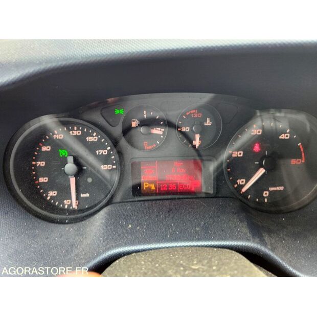 2017 Iveco 35C21-44140187