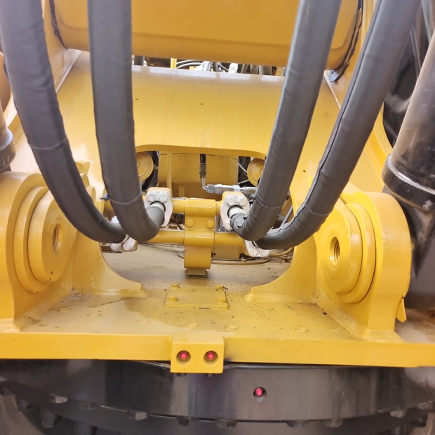 2023 Caterpillar 345D-44140437