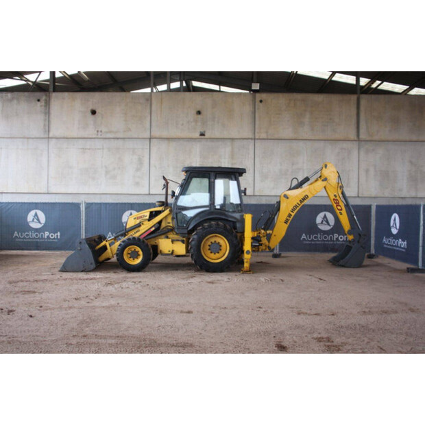 2017 New Holland B80B-44140740