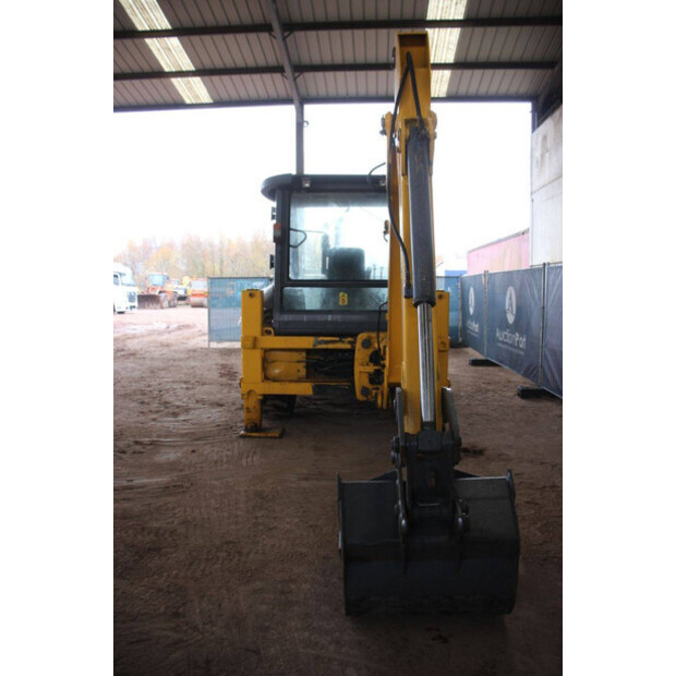 2017 New Holland B80B-44140743