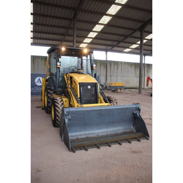 2017 New Holland B80B-44140745