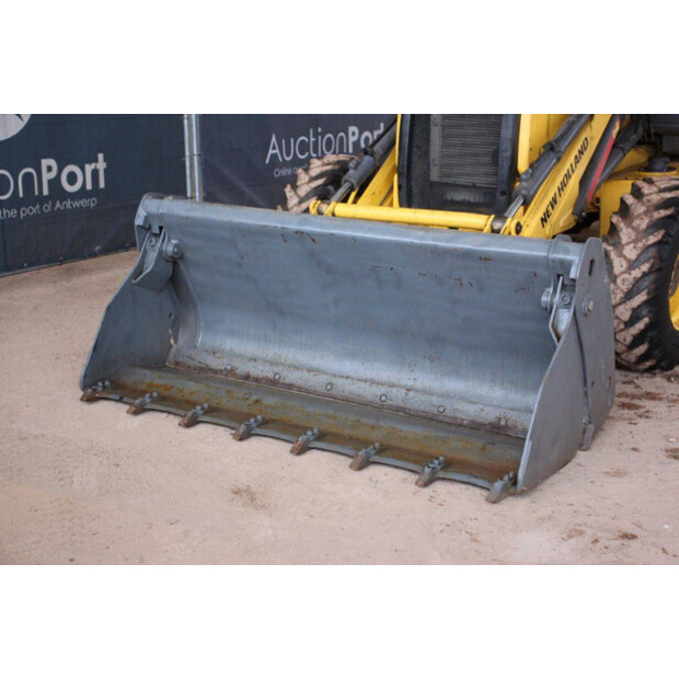 2017 New Holland B80B-44140748