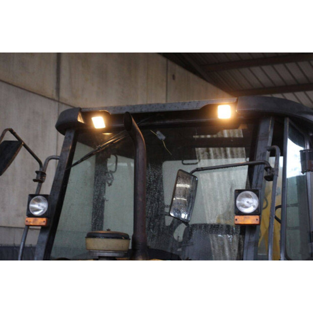 2017 New Holland B80B-44140750