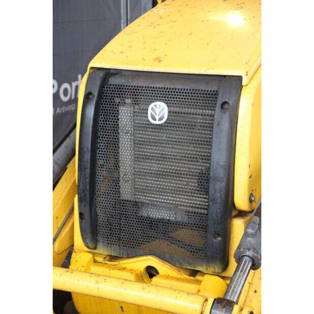 2017 New Holland B80B-44140751