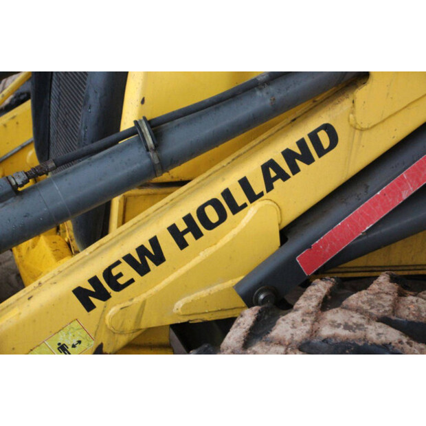 2017 New Holland B80B-44140753