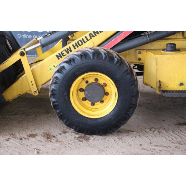 2017 New Holland B80B-44140754