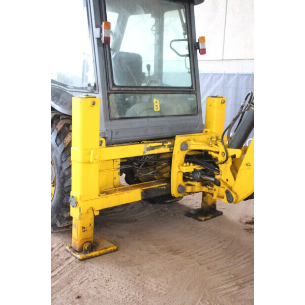 2017 New Holland B80B-44140756