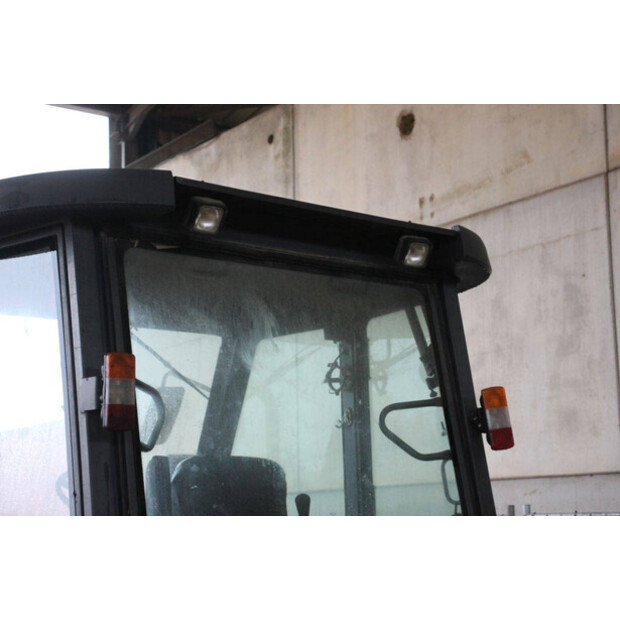 2017 New Holland B80B-44140759