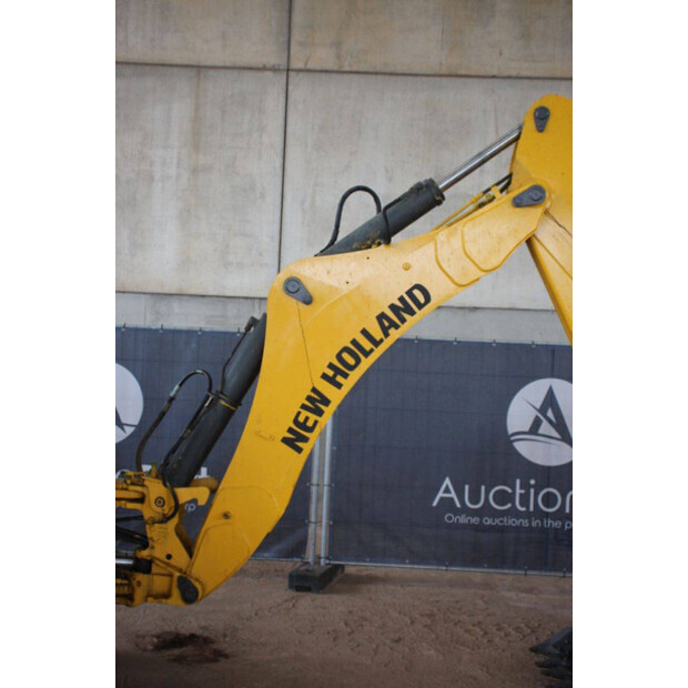 2017 New Holland B80B-44140761