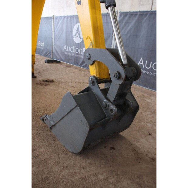 2017 New Holland B80B-44140766