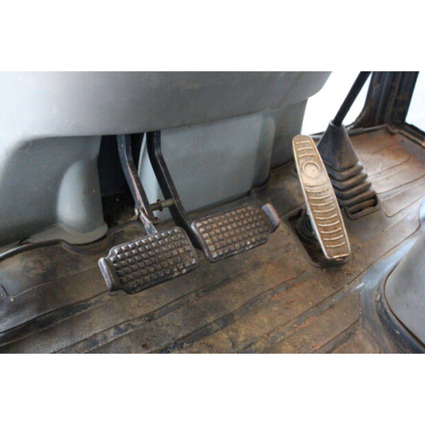 2017 New Holland B80B-44140775