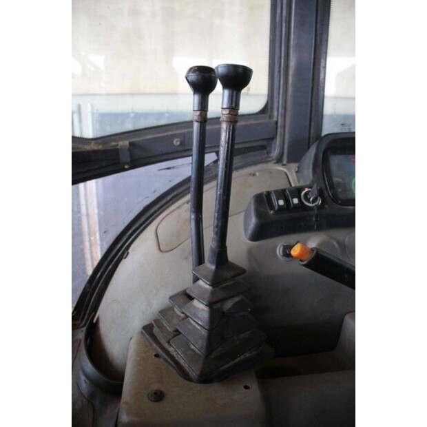 2017 New Holland B80B-44140777