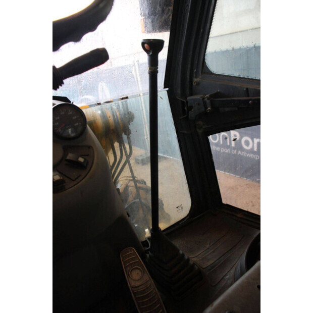 2017 New Holland B80B-44140778