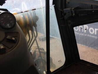 2017-new-holland-b80b-44140778