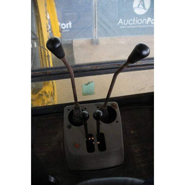 2017 New Holland B80B-44140779