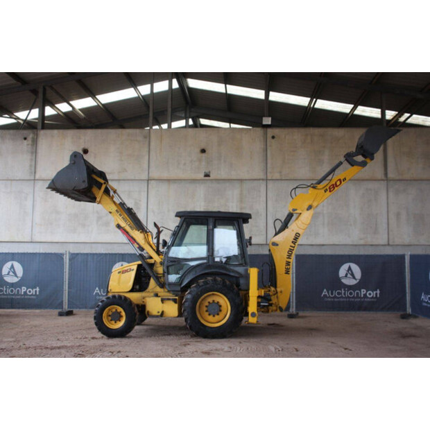 2017 New Holland B80B-44140785