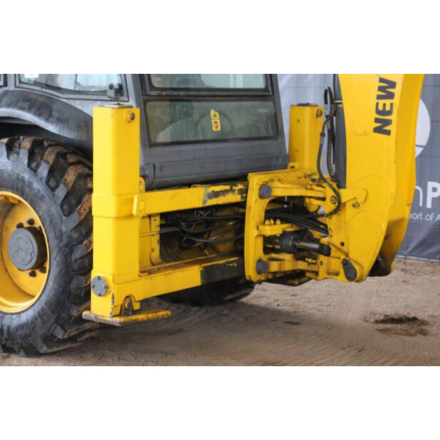 2017 New Holland B80B-44140787