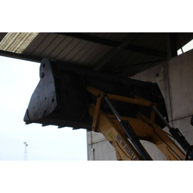 2017 New Holland B80B-44140788