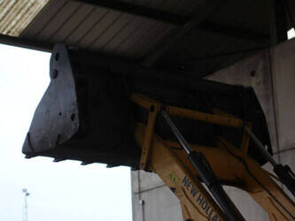 2017-new-holland-b80b-44140788