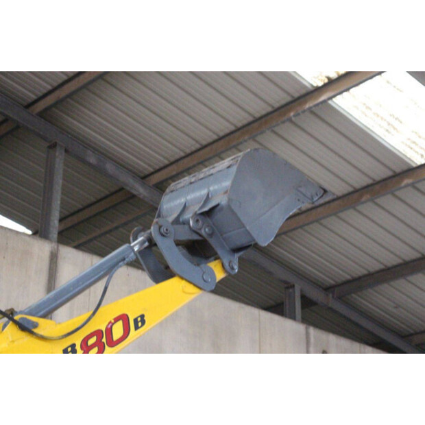 2017 New Holland B80B-44140790