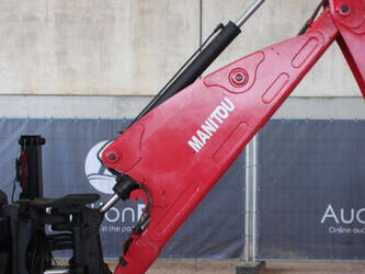 2017-manitou-tlb844s-44140930