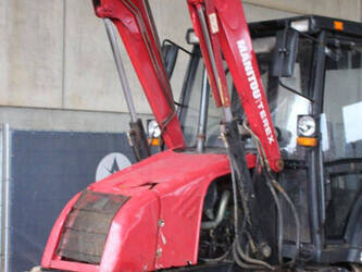 2017-manitou-tlb844s-44140947