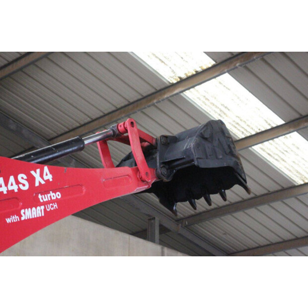 2017 Manitou TLB844S-44140953