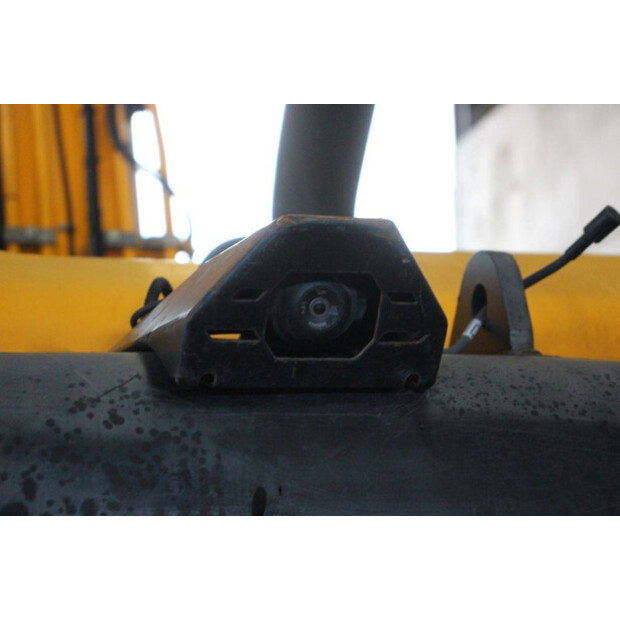 2018 JCB JS130LC 4F-44141185