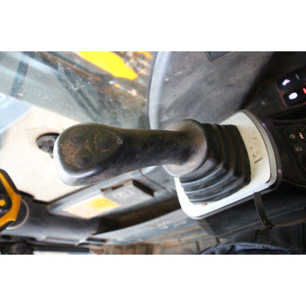 2018 JCB JS130LC 4F-44141194