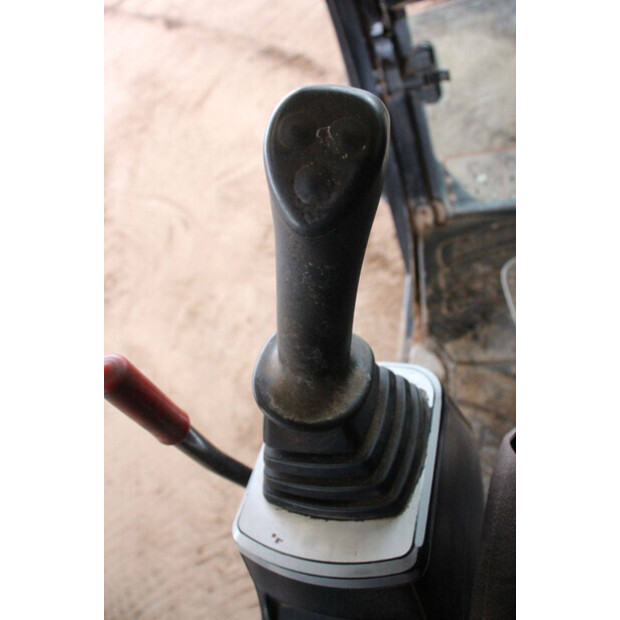 2018 JCB JS130LC 4F-44141195