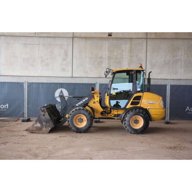 2013 فولفو L25F-P-44141236