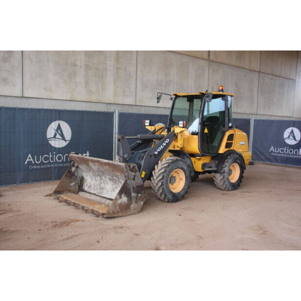 2013 فولفو L25F-P-44141242