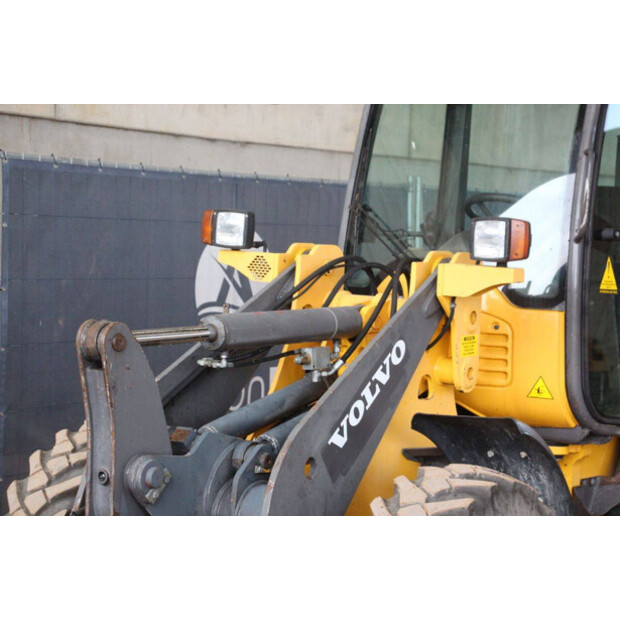 2013 فولفو L25F-P-44141244