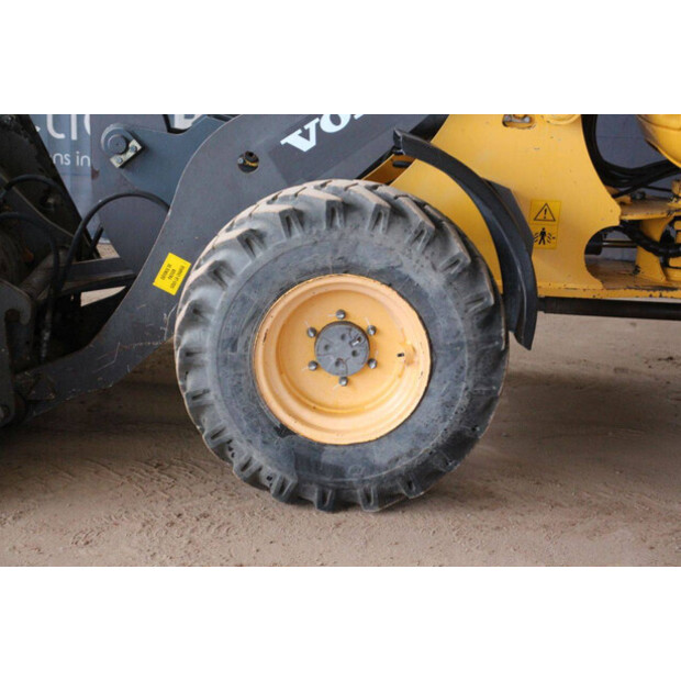 2013 فولفو L25F-P-44141245