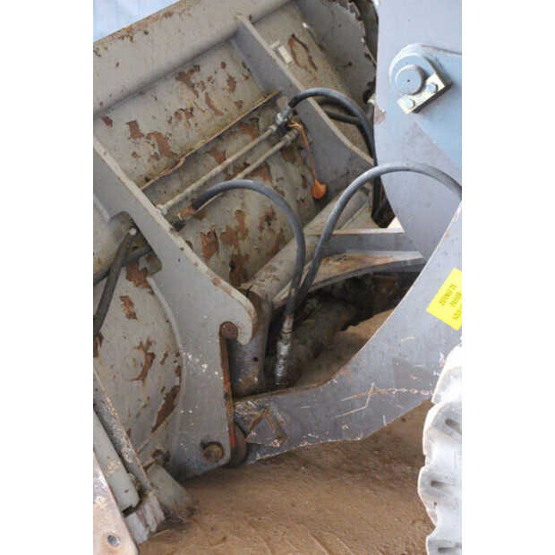 2013 فولفو L25F-P-44141247