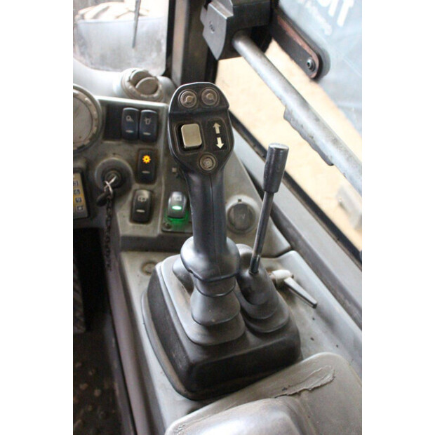 2013 فولفو L25F-P-44141259