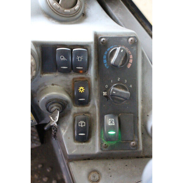 2013 فولفو L25F-P-44141260