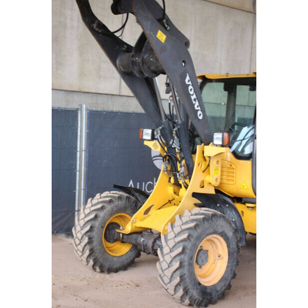 2013 فولفو L25F-P-44141262