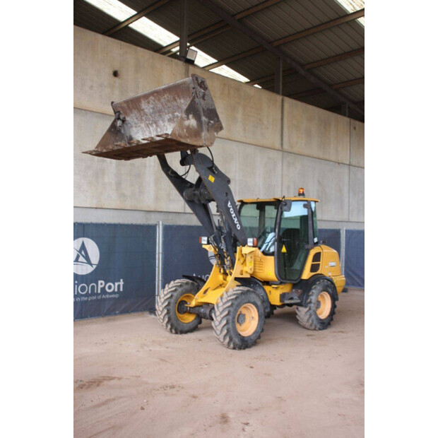 2013 فولفو L25F-P-44141263