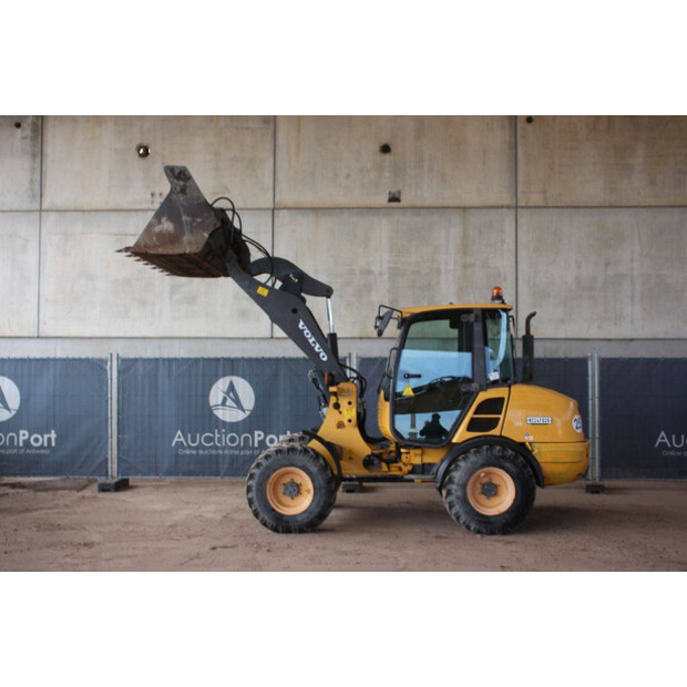 2013 فولفو L25F-P-44141264