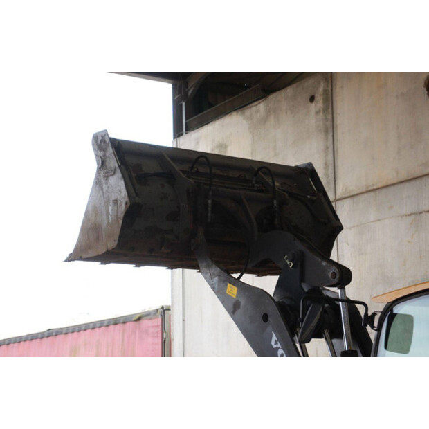 2013 فولفو L25F-P-44141266