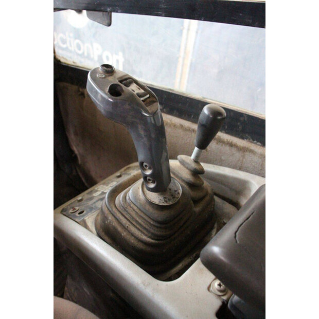 2006 كوماتسو WA80-5-44141445