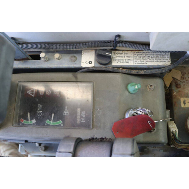 2002 TAKEUCHI TB80FR-44141910