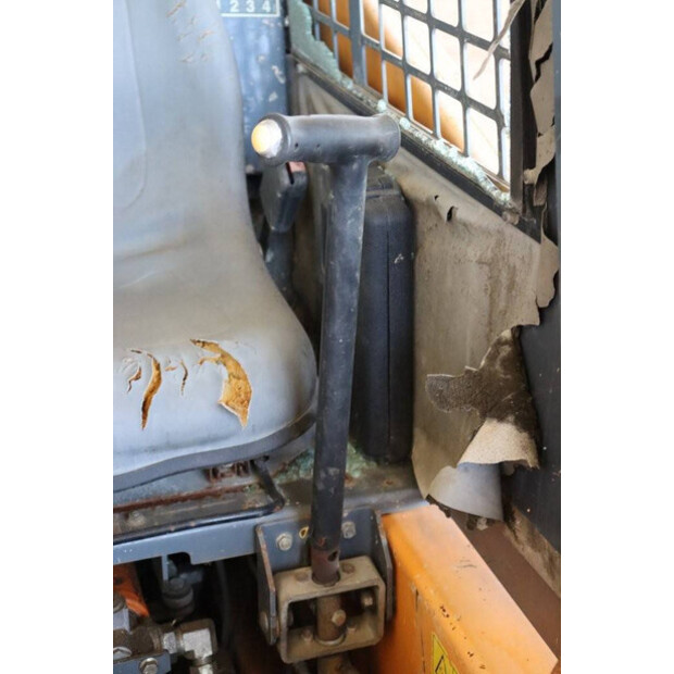 2011 MUSTANG SL2012-44142252