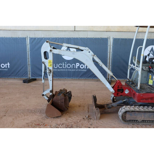 2014 TAKEUCHI TB216-44142326