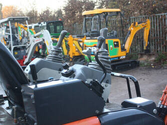 2016-hitachi-zx17u-5-44143170