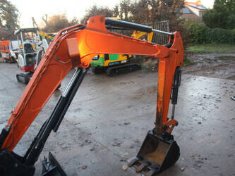 2016-hitachi-zx17u-5-44143171