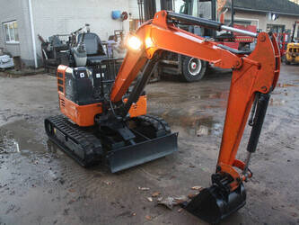 2016-hitachi-zx17u-5-44143172