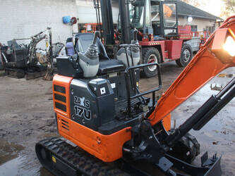 2016-hitachi-zx17u-5-44143173