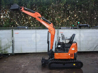 2016-hitachi-zx17u-5-44143177